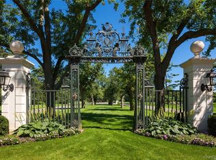 6 Stable Lane, Old Westbury, NY