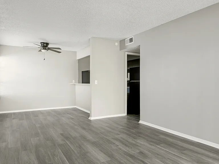 Rosemont Apartments — Photo 19