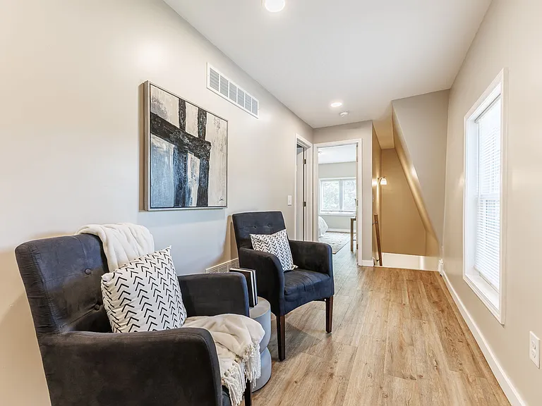 1239 S Plymouth Ave — Photo 15
