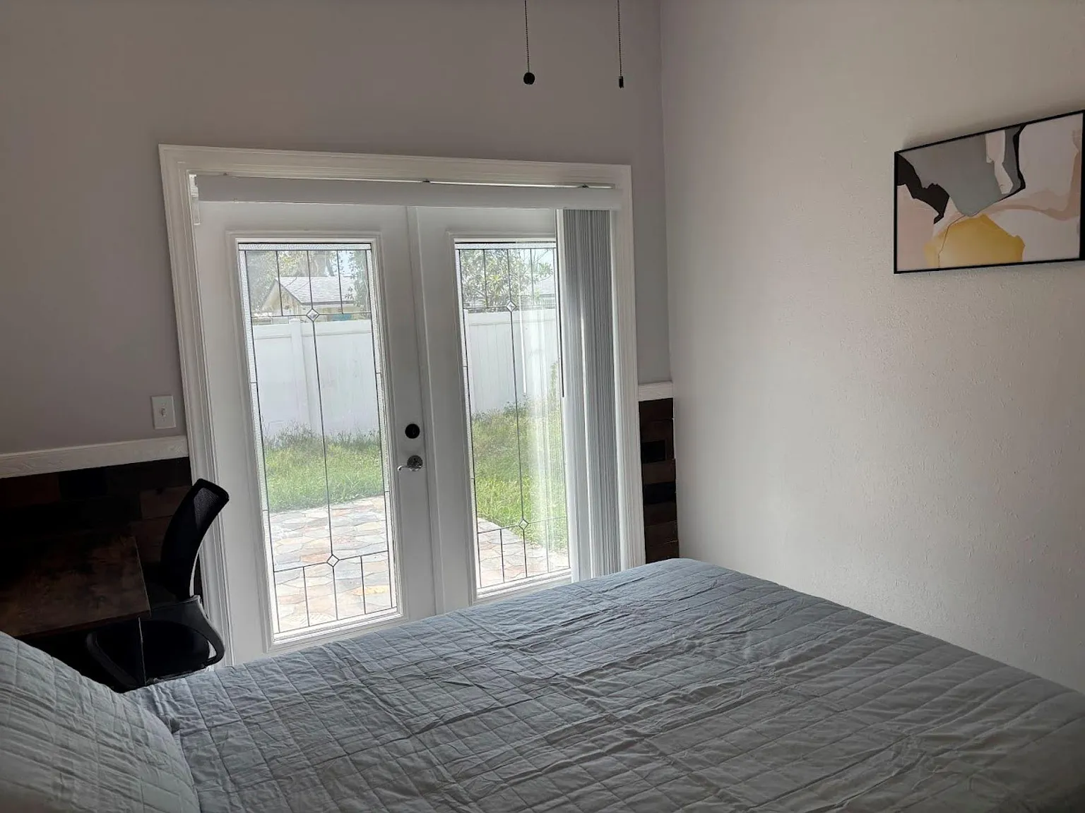 4 bed, 2.5 bath, 2500 sqft, $806 — Photo 2