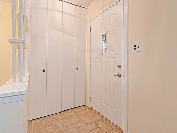 4th image of 32626 Merritt Dr