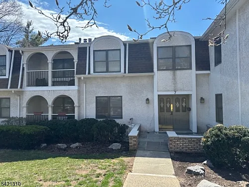 7 Heritage Dr #G Photo 1