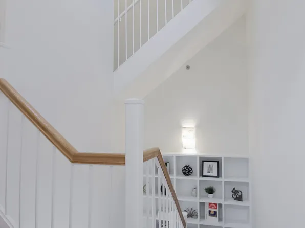 407 East 12th Street image 7 of 16