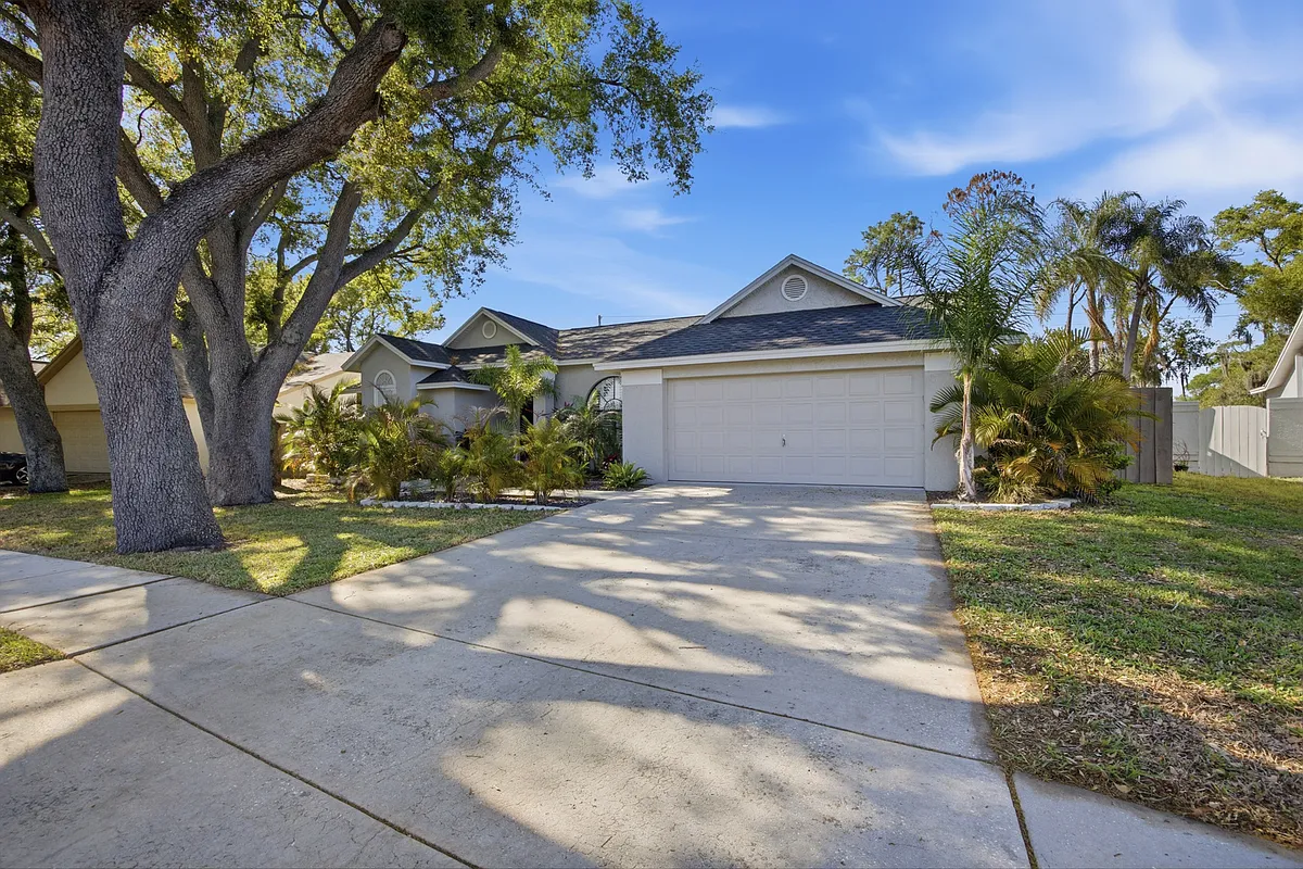 Building Photo - 2212 Lake Bay Way