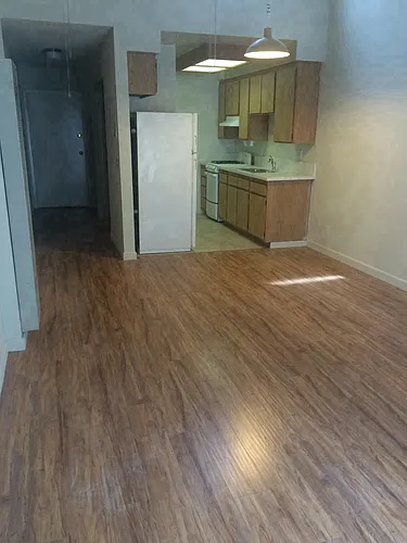 Large apartments with parking within walking distance to UCLA and Westwood Village Photo 1