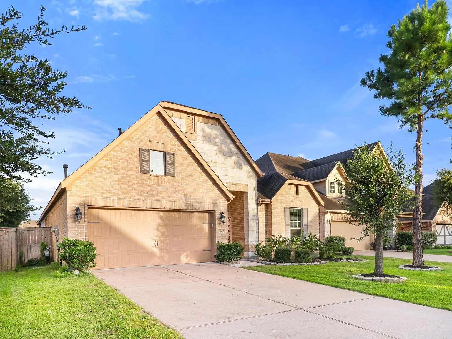 3 bed, 2.0 bath, 2138 sqft, $4,000 — Photo 3
