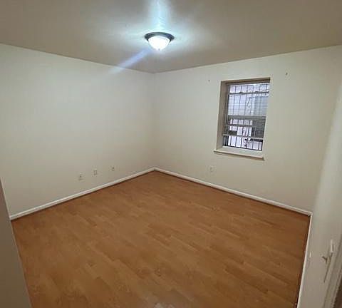 5th image of 115 Logan Ave APT 1