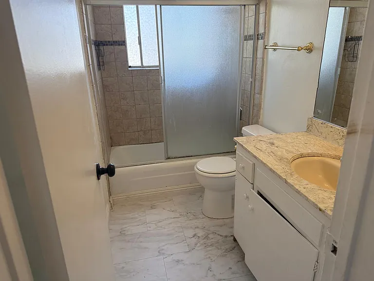 1441 S Shenandoah St #3 — Photo 12