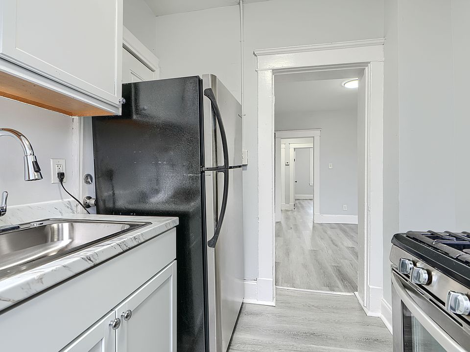 1st image of 3000 Oakley Ave #2