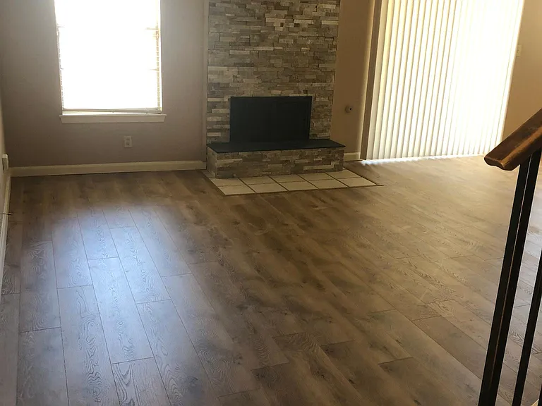 Great room w/fireplace