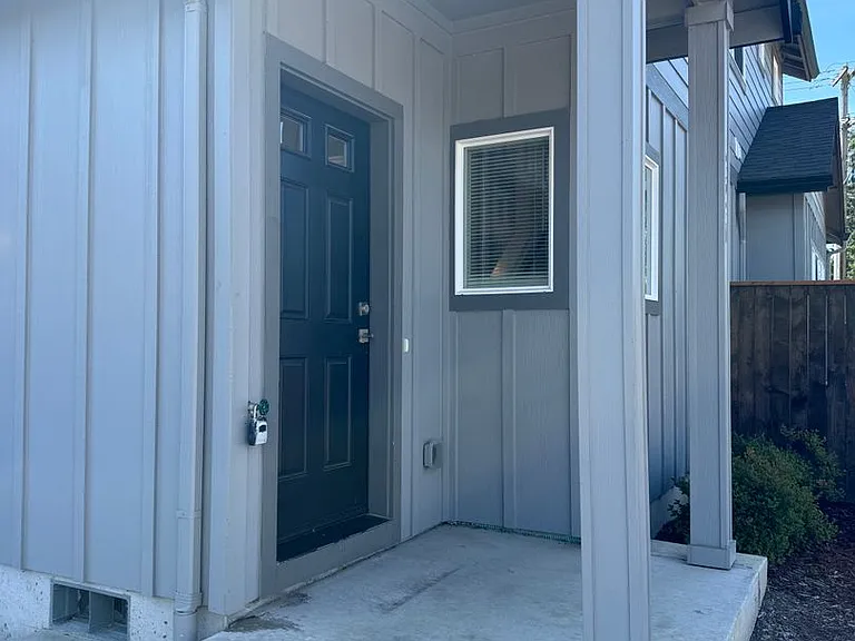 2521 Justine Ln — Photo 2