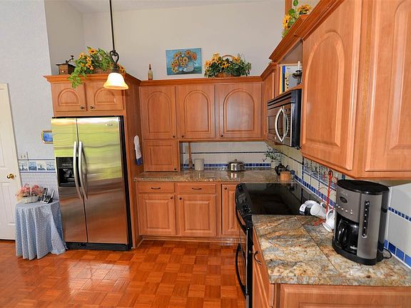 3rd image of 1648 Shady Cove Ln