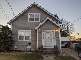 2 Cedar Ave, Farmingdale, NY 11735