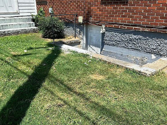 4th image of 201 Lincoln Ave N #A