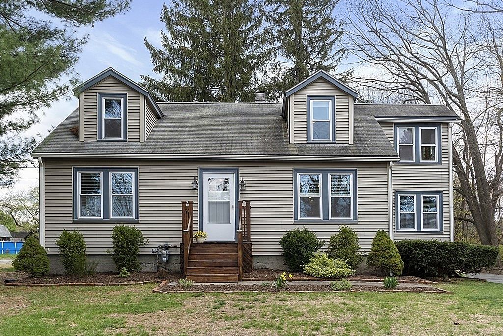 152 Whalom Rd, Lunenburg, MA 01462 Zillow