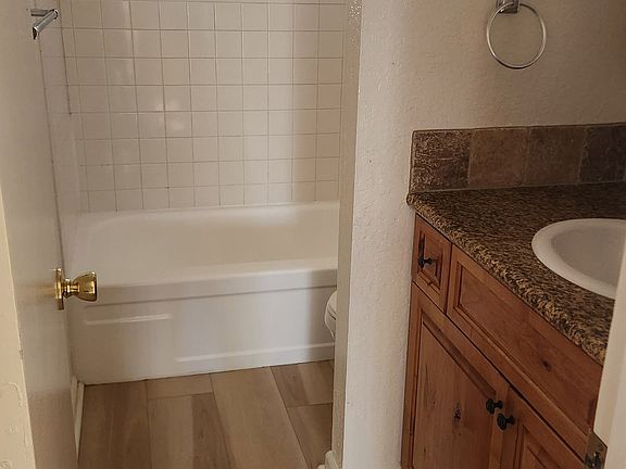 4th image of 817 Oriole Way