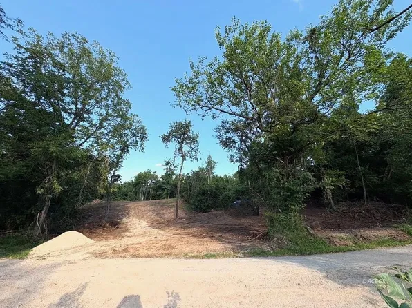 Bassett Rd, Athens, OH 45701