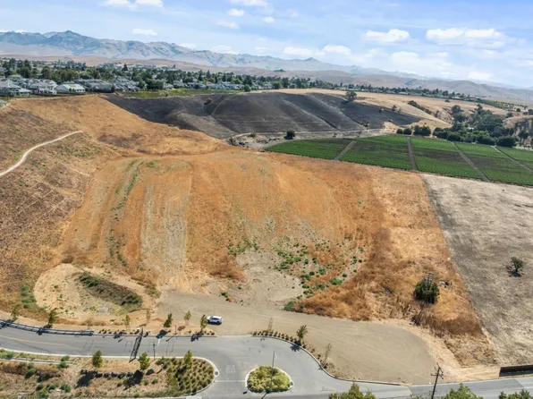 4821 Southside Rd, Hollister, CA 95023