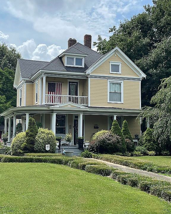 1st image of 895 Pell St