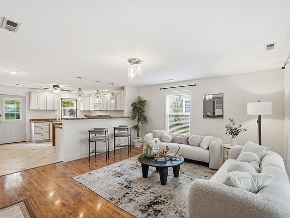 4th image of 2883 Lowell Dr
