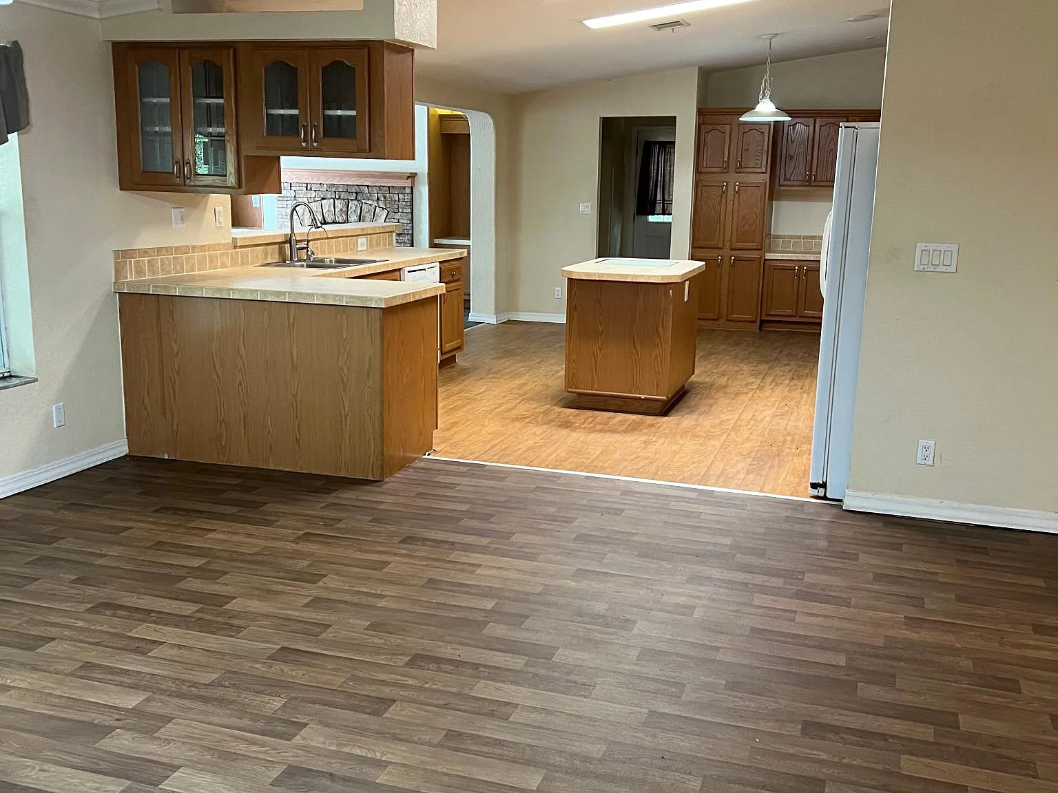 3 bed, 2180 sqft, $1,600 — Photo 4