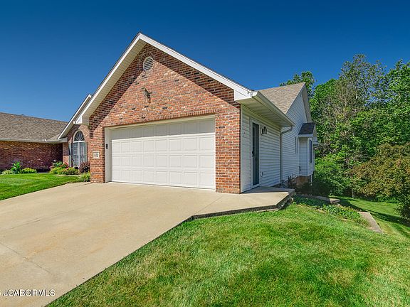 3rd image of 812 Strasburg Ct