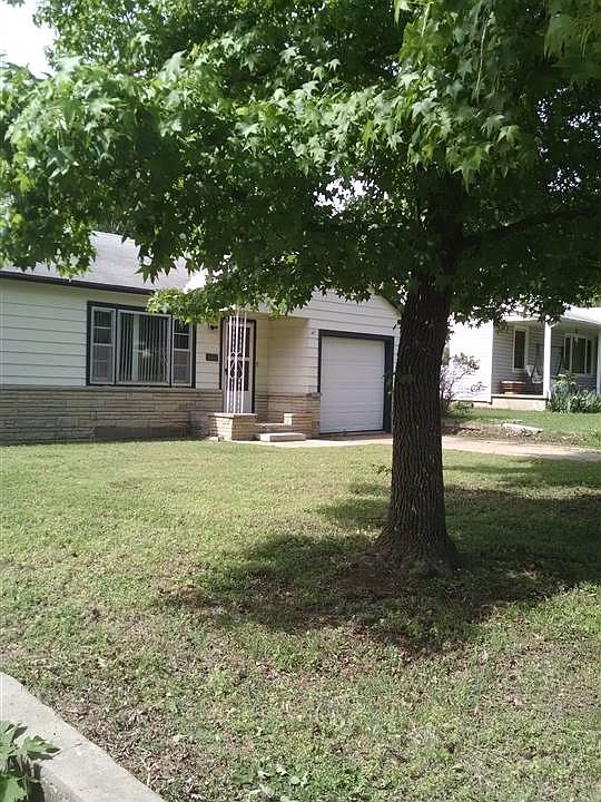 1st image of 1001 W Oak Ave
