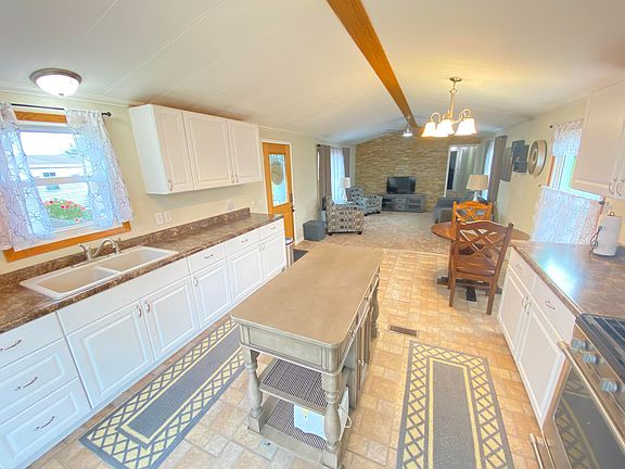 5th image of W211N11766 Hilltop Cir