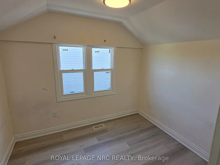 69 Vine St S #2 — Photo 9