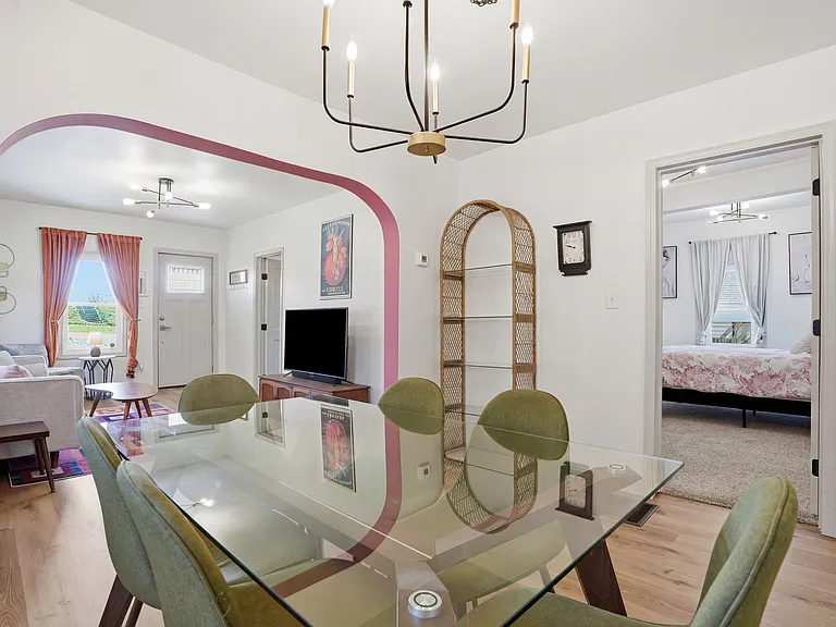214 N Roosevelt Ave — Photo 7