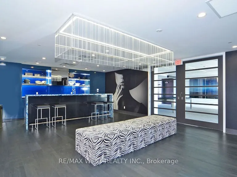 9471 Yonge St #630 — Photo 25