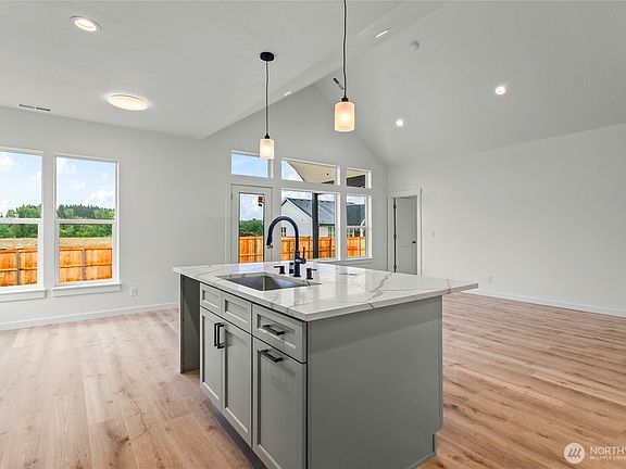 4th image of 260 Eminence Avenue