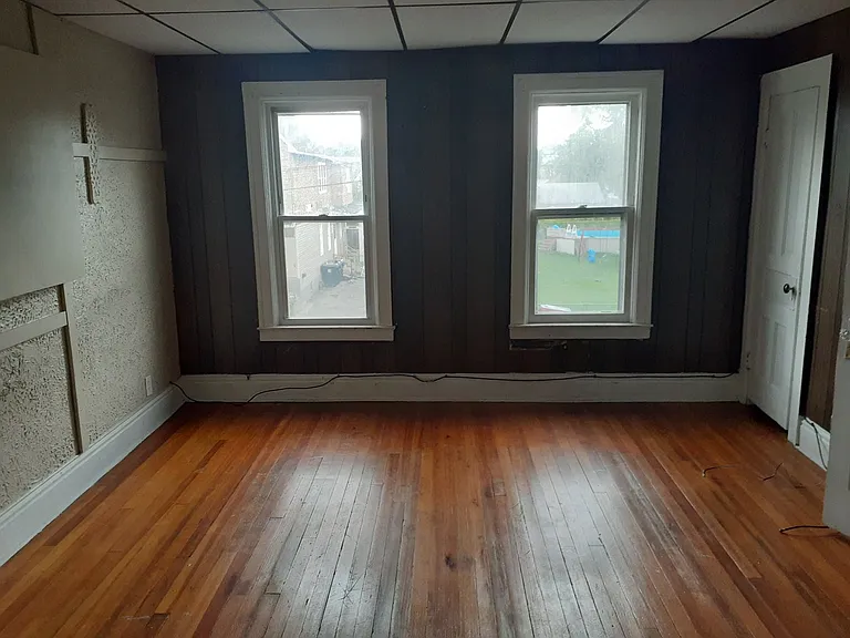 13 Roland Ave — Photo 3