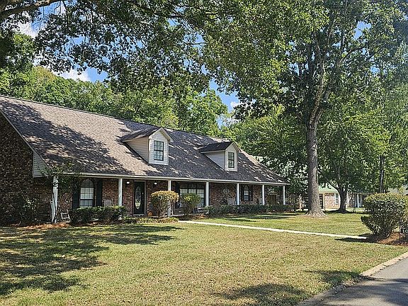 5th image of 101 Magnolia Cir