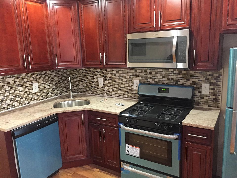 1st image of 1010 E 105th St