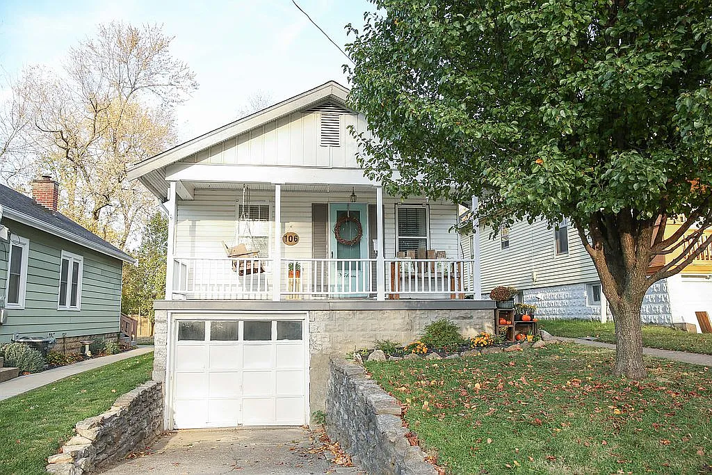 106 Center St photo 1