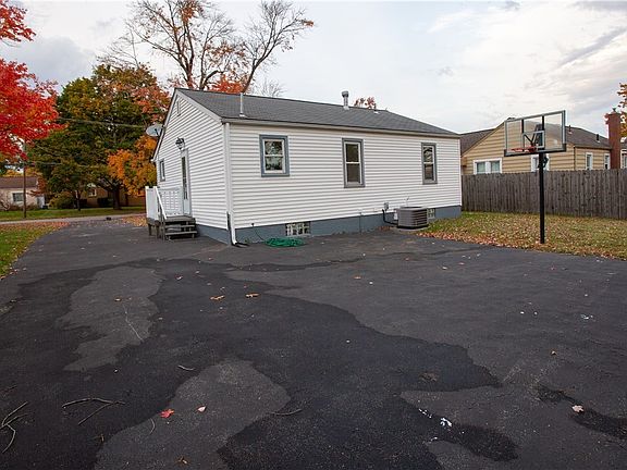 3rd image of 2149 W Manor Ave
