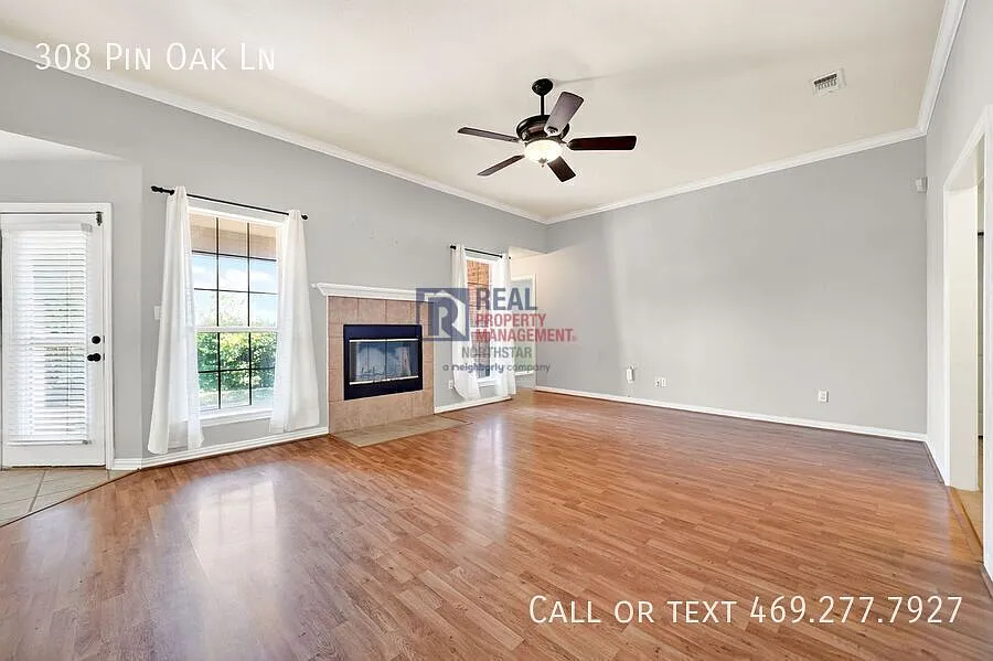 Charming 3-bedroom, 2-bath home — Photo 4