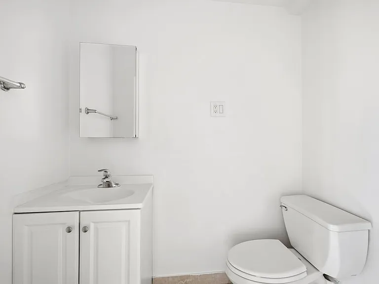 433 W 21st St #6A — Photo 9