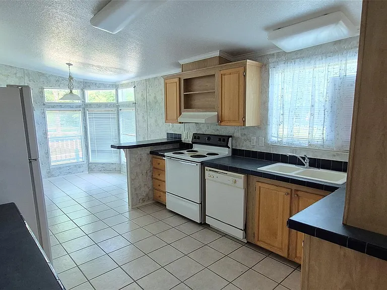 24430 Oak Hollow Blvd — Photo 6