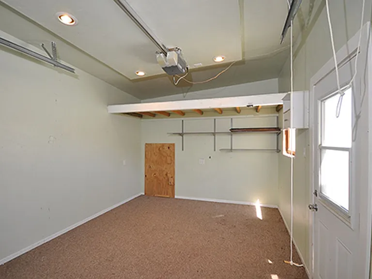 702 Leonard Ave — Photo 15