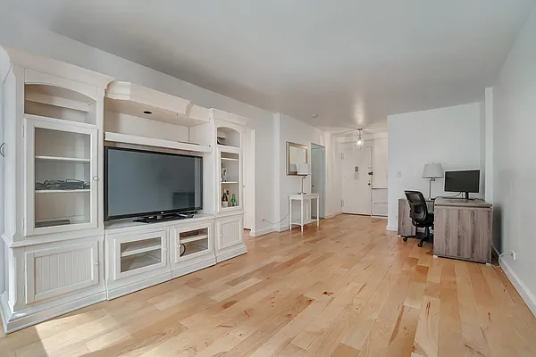 Rented by The Agency | media 2