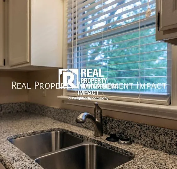 1515 E Franklin St #22 — Photo 11