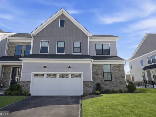 49 Tradesville Dr, Doylestown, PA 18901