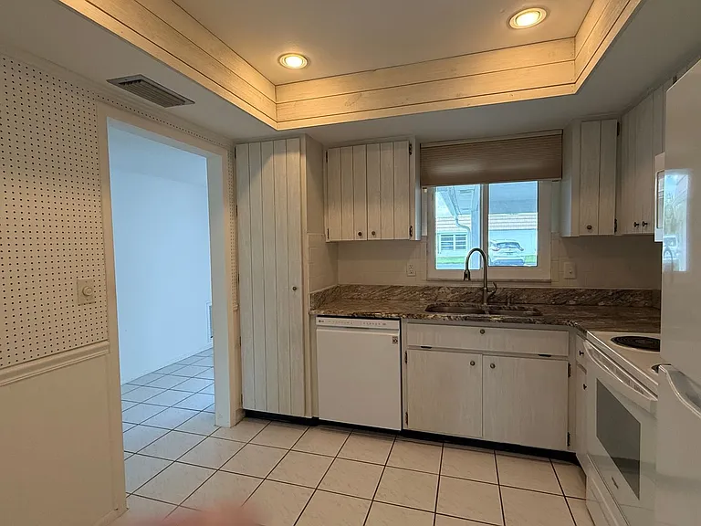 5451 Riverbluff Cir #V-69 — Photo 3