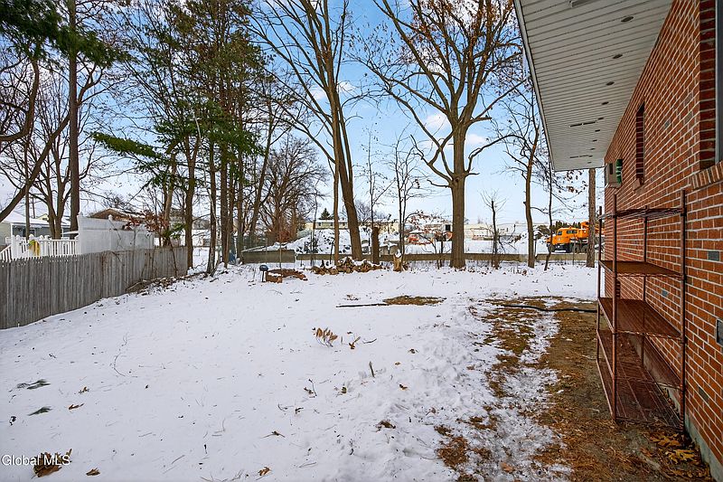 2nd image of 110 Southwoods Court