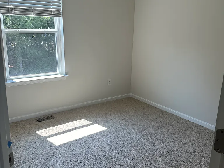 842 Derwent Ln #842 — Photo 8