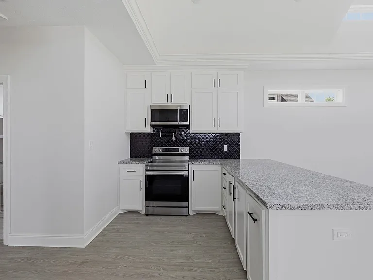 303 Lyles St — Photo 14