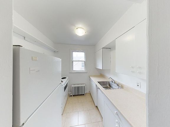 3rd image of 5670 Inglis St #8