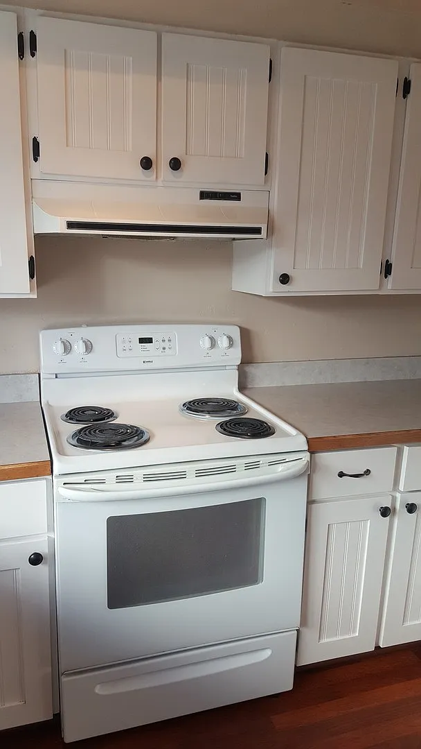 Sandy 3 Bed 2 1/2 Bath Town Home — Photo 4